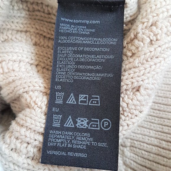 Tommy Hilfiger cable knit sweater w deep V neck. - Picture 5 of 6